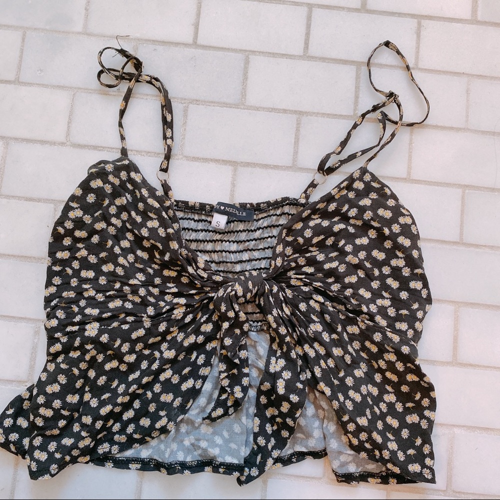BRANDY MELVILLE DAISY TOP